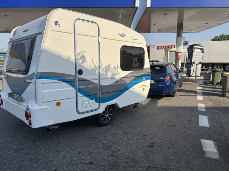 Niewiadow N126N an der Tankstelle
